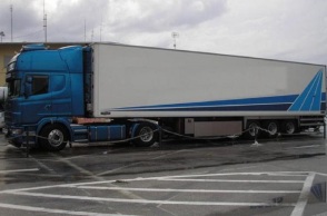 Καλάβρυτα: «Δίπλωσε» νταλίκα που μετέφερε φυσικό αέριο στο ύψος του Άνω Διακοπτού 