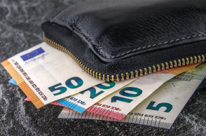 Σήμερα η καταβολή του «μπόνους» 300 ευρώ σε επιπλέον 12.462 μακροχρόνια ανέργους