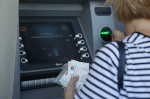 ΟΠΕΚΑ: Έκτακτα βοηθήματα τον Δεκέμβριο και δώρα για τα ευάλωτα νοικοκυριά  Δείτε πότε πληρώνονται και ποιοι είναι οι δικαιούχοι