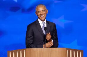 Ο Μπαράκ Ομπάμα αποκαλύπτει τα αγαπημένα του βιβλία, ταινίες και τραγούδια για το 2025 © EPA/Caroline Brehman