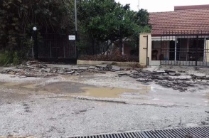 Κέρκυρα: «Βομβαρδισμένο» τοπίο στην Μεσσογγή – Προβλήματα και στον Πετριτή 