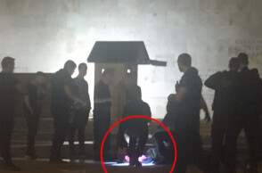 Σύνταγμα: Η στιγμή της σύλληψης του ένοπλου άνδρα 