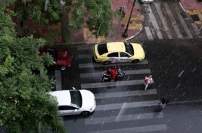 Καιρός: Σαββατοκύριακο με βροχές και πτώση της θερμοκρασίας