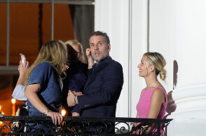 Ο Χάντερ Μπάιντεν στο μπαλκόνι του Λευκού Οίκου