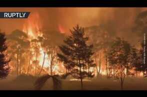 70 meter high bush fires rage in Australia