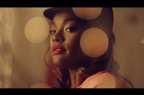 Blonde Redhead - "Dripping" Music Video