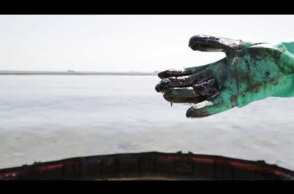 Το περιβαλλοντικό έγκλημα στην Σαλαμίνα συνεχίζεται - Αμοντάριστα πλάνα από Greenpeace