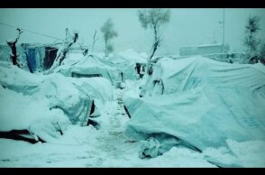 Shocking images from Moria refugee camp of migrants forced to live in the snow (Lesbos, Greece)