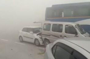 Pile up in India: Moment several cars collide due to thick smog