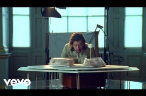 Arctic Monkeys - Four Out Of Five (Official Video)