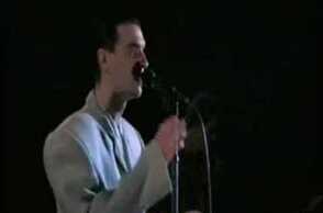 Talking Heads - Girlfriend Is Better (from Stop Making Sense