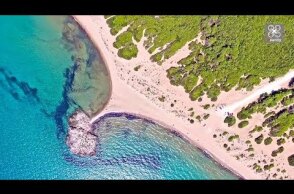 Κουνουπελακι Η "άτακτη", πανέμορφη αδερφή κοντά στην Καλόγρια | Greece Drone
