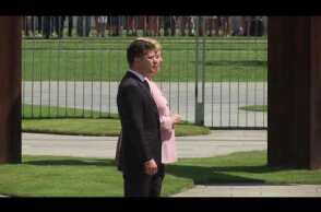 Merkel visibly shaking during ceremony