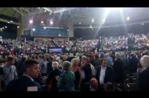 ThessNews - Καταχειροκροτούμενος ο Αλ. Τσίπρας