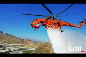 2 ελικόπτερα στην επιχείρηση κατάσβεσης της πυρκαγιάς που κατέκαψε θερμοκήπιο στην Ιεράπετρα