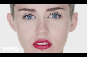 Miley Cyrus - Wrecking Ball (Official Video)
