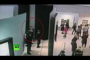 Moment man steals $182k Kuindzhi painting in broad daylight from Moscow museum