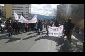 Διαμαρτυρία προσφύγων έξω από την υπηρεσία Ασύλου στην Κατεχάκη