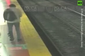 Man glued to his phone falls off subway platform in Buenos Aires