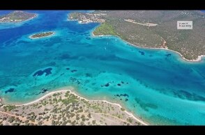 Ο απέραντος τιρκουάζ παράδεισος Πεταλιοί Εύβοιας Tropical Paradise Petalioi, Drone Greece