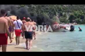 Φωτιά σε σκάφος στη Σιθωνία  - Voria.gr