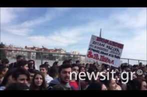 Μαθητές και φοιτητές στο Υπουργείο Παιδείας