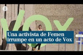 Activistas de Femen irrumpen a pecho descubierto en el escenario de Vox en Colón