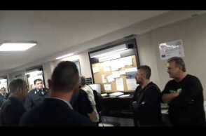 Ένταση κατά Κοντονή για πλειστηριασμούς