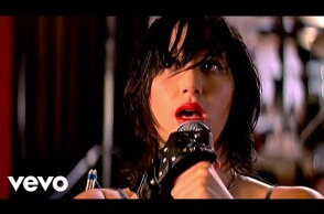 Yeah Yeah Yeahs - Maps (Official Music Video)
