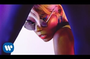 Janelle Monáe – Make Me Feel [Official Music Video]