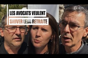 Les avocats manifestent à Paris : "On a besoin d'un régime particulier de retraite"