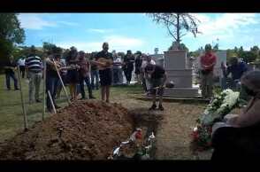 Κηδεία ΑΓΑΘΩΝΑ με ΡΕΜΠΈΤΙΚΑ