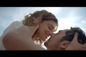 Μη με αφήσεις ποτέ (Don't ever leave me)