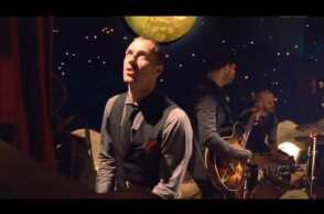 Coldplay - Christmas Lights (Official Video)