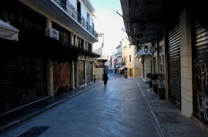 Άδεια η Πλάκα από κόσμο - Κλειστά τα καταστήματα 