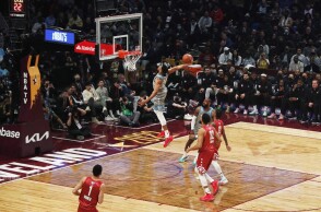 Ο Γιάννης Αντετοκούνμπο σε κάρφωμα στο All Star Game του NBA