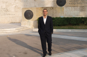 Ερρίκος Ι. Αρώνες, ιδρυτής της Intelligence Squared Greece