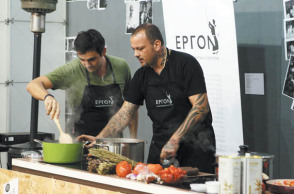 Ο Δ. Σκαρμούτσος δείχνει την τέχνη του στους νέους σεφ