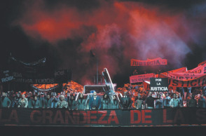 Από την παράσταση "Άνοδος και πτώση της πόλης Μαχαγκόννυ"