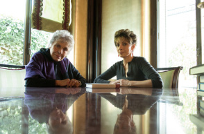 Η Κική Δημουλά στο σπίτι της μεταφράστριας Σεσίλ Ιγγλέση Μαργέλλου