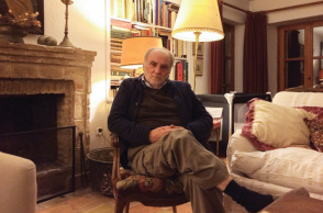 Ο Στέλιος Ράμφος στο σπίτι του στην Πεντέλη