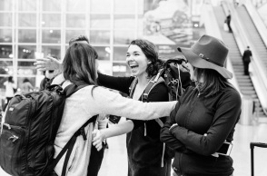 Όταν οι κολλητοί σου μένουν μακριά