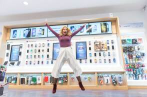 Ποιο είναι το μέρος όπου με ένα απλό Shazam κερδίζουν όλοι δώρα; Η φάση είναι... Shazamaro & Kerdizo στα καταστήματα Γερμανός.