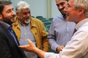 Έμμεση στήριξη Μανιάτη με τη «Νέα Γενιά» Ανδρουλάκη 