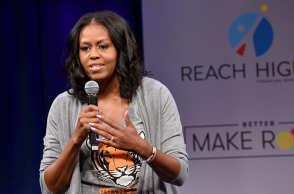 Μισέλ Ομπάμα: «Έχω αρρωστήσει» με τις καταγγελίες για σεξουαλική παρενόχληση 