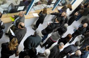 Ουρές στην Εφορία 