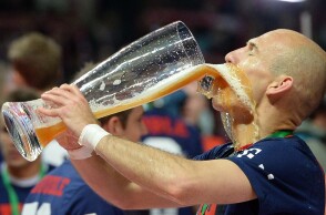 Μην ψάχνεις άλλο βολική θέση για την μπίρα σου, δες αυτό 