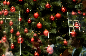 εορταστικό ωράριο