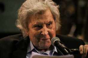 mikis-theodorakis.jpg