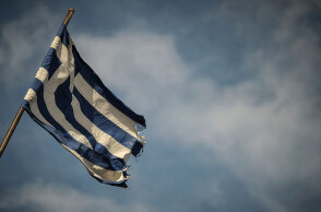 Ελληνική σημαία - Συννεφιά